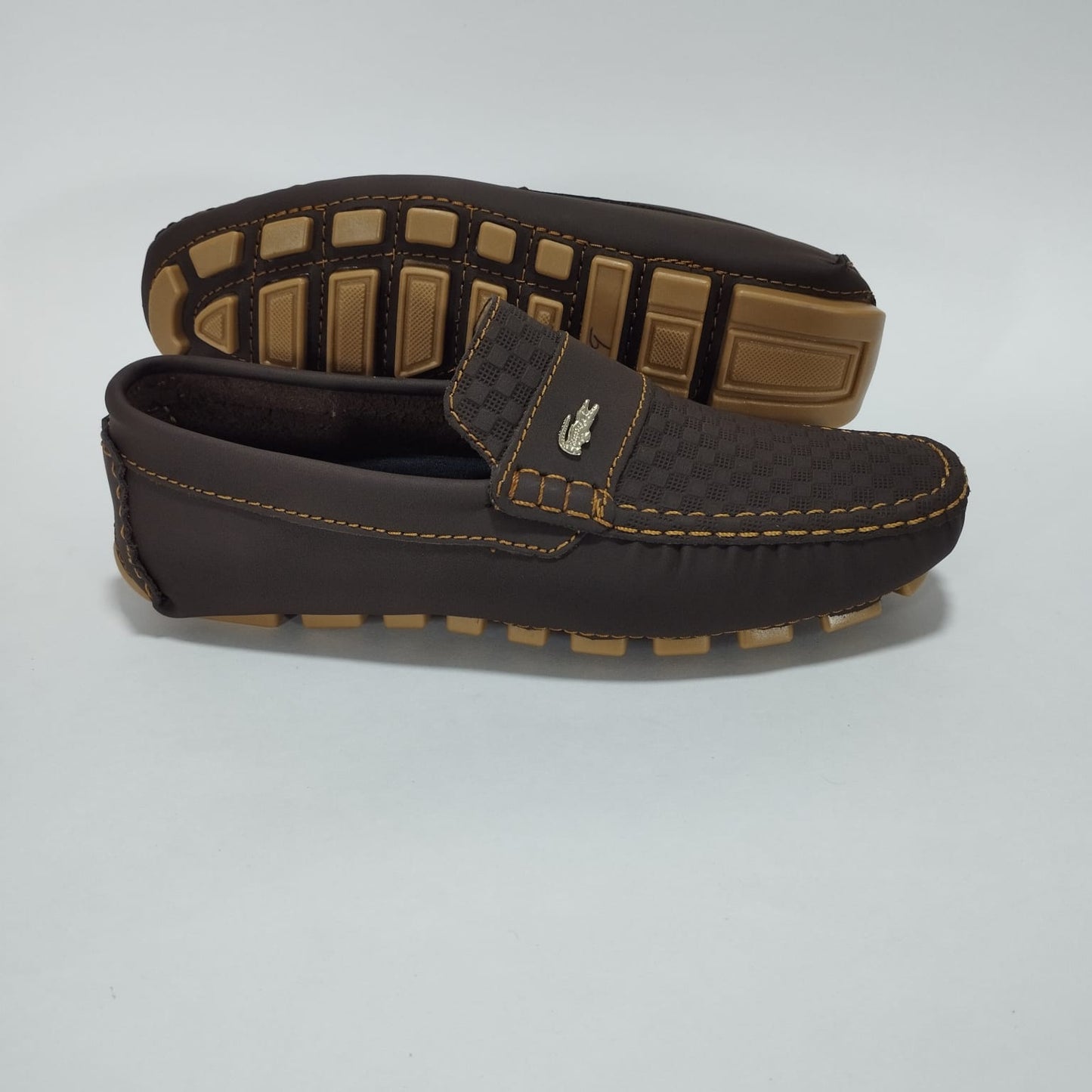 mocasin 213 cafe repujado basecuero Carazzi23