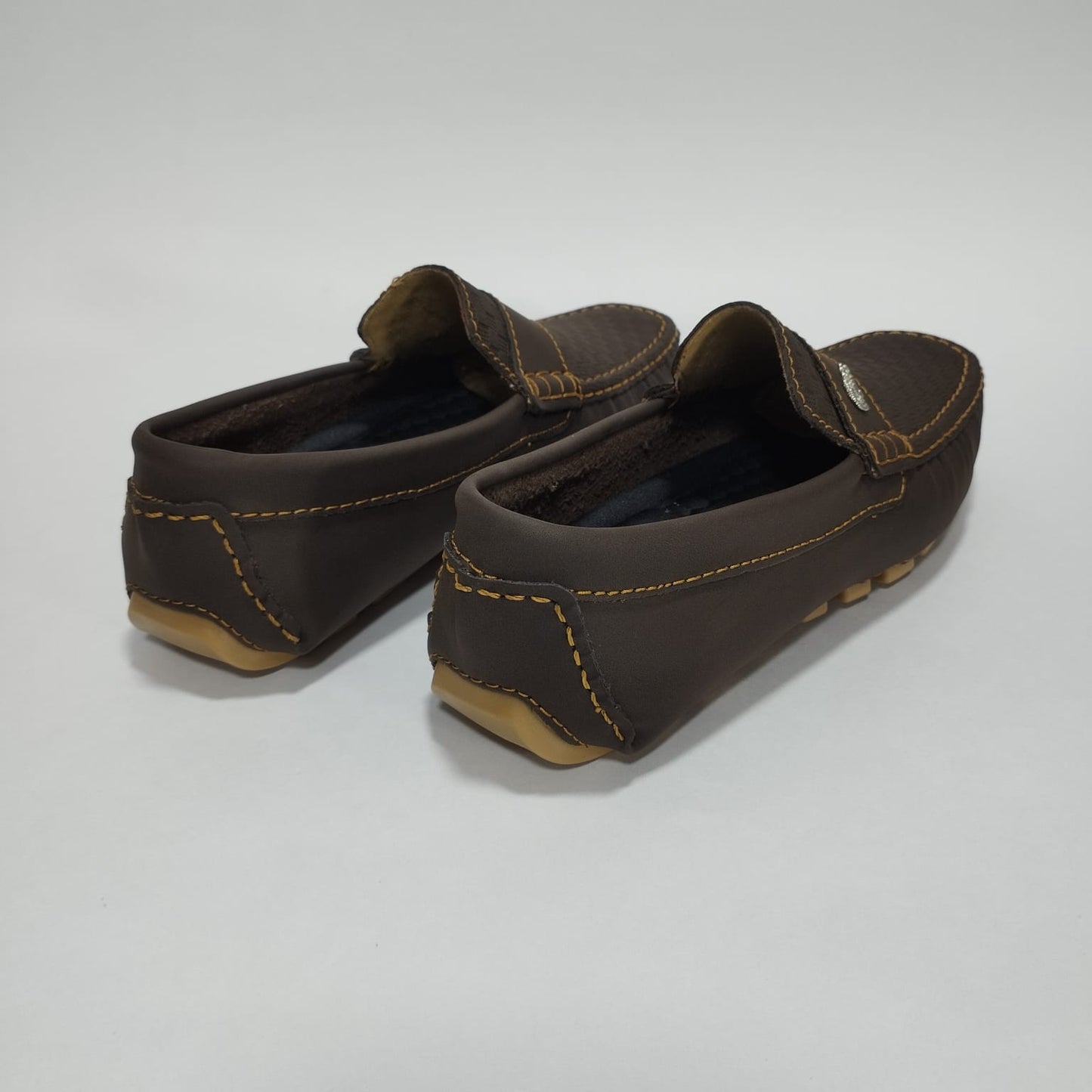 mocasin 213 cafe repujado basecuero Carazzi23