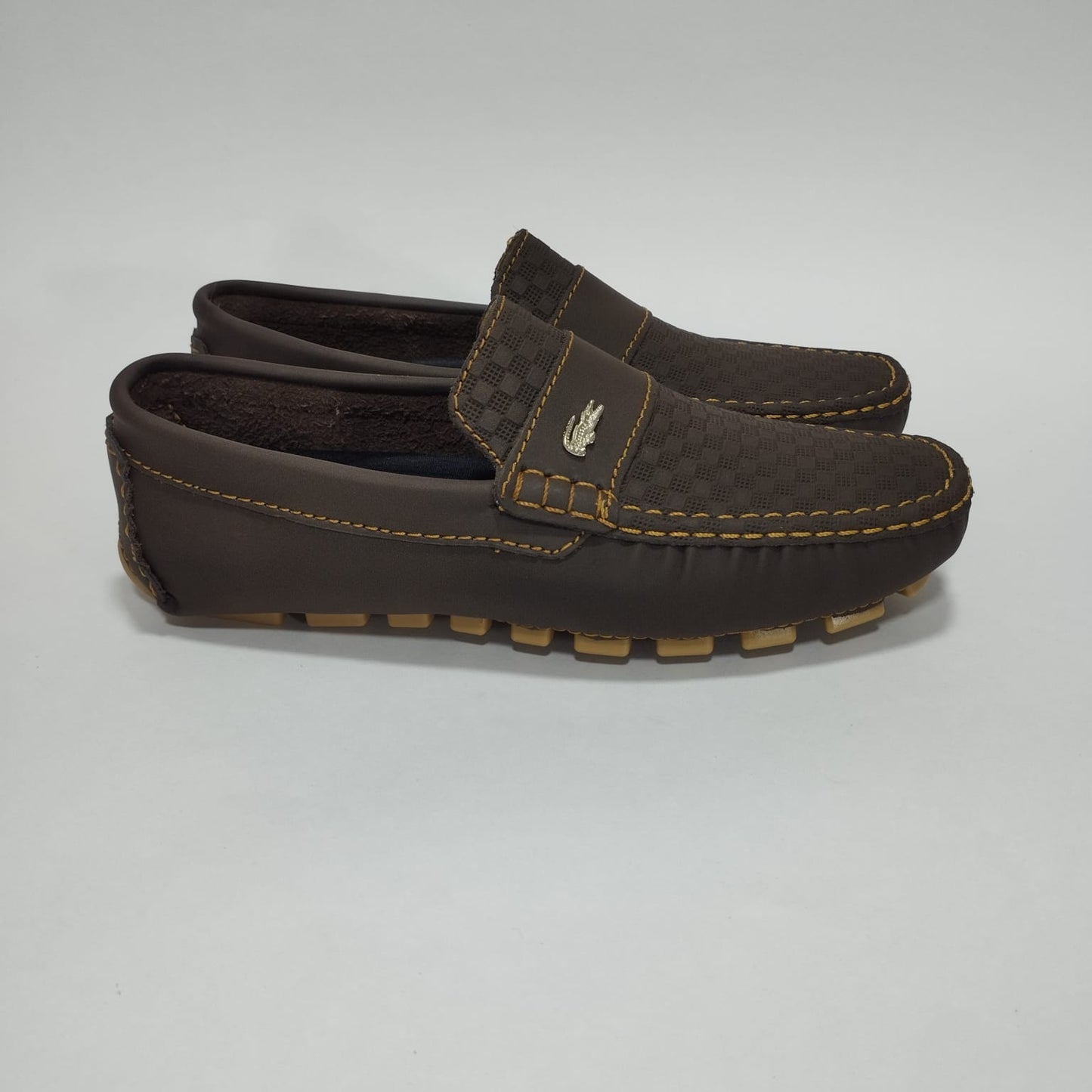 mocasin 213 cafe repujado basecuero Carazzi23