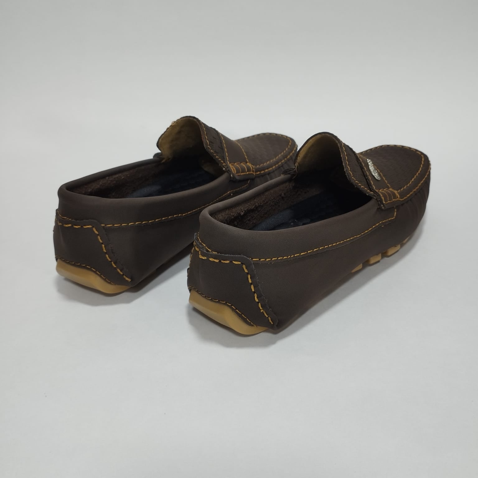 mocasin 213 cafe repujado basecuero Carazzi23