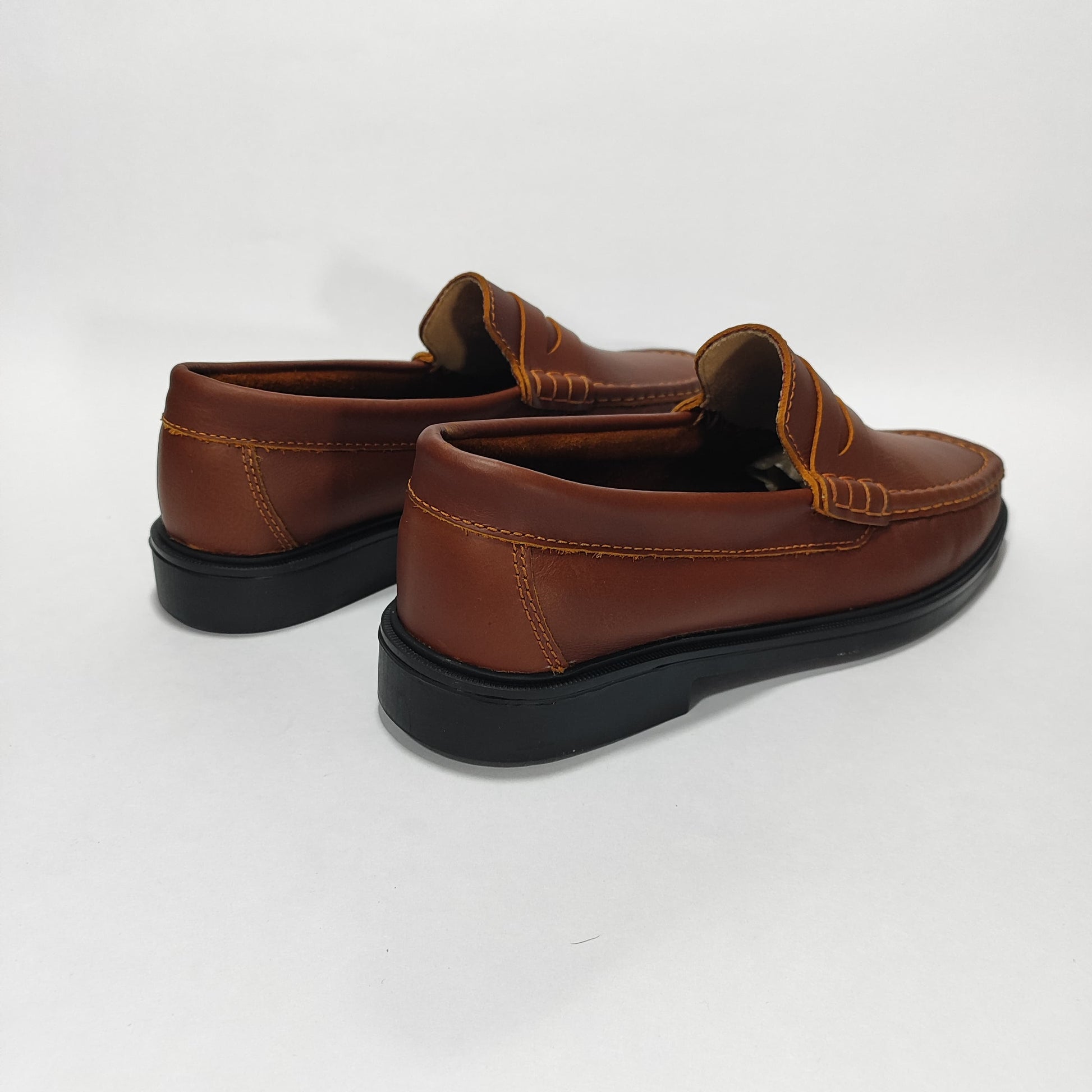 mocasin clasico coñac cuero Carazzi23